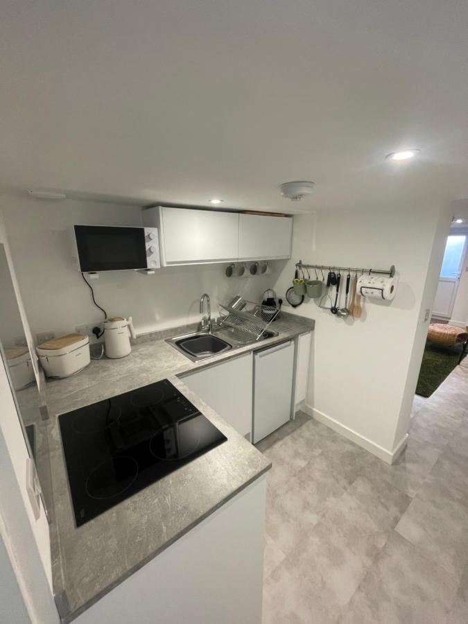 Quaint Central Basement Apartment Hereford Exterior foto